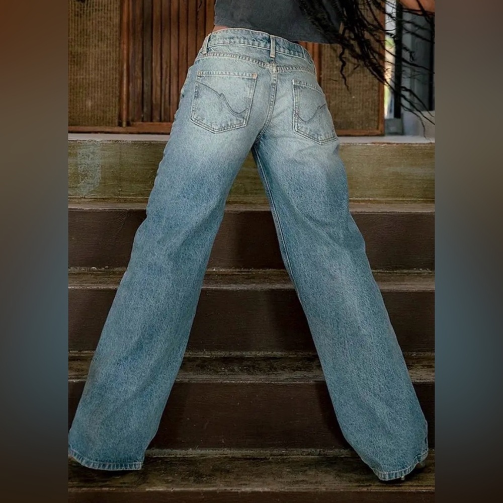REVICE Classic Wide-Leg Women's Jeans in Light Blue - Picture 2 of 5